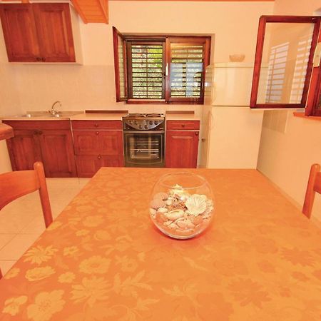 Gorgeous Apartment In Prigradica With Kitchen מראה חיצוני תמונה