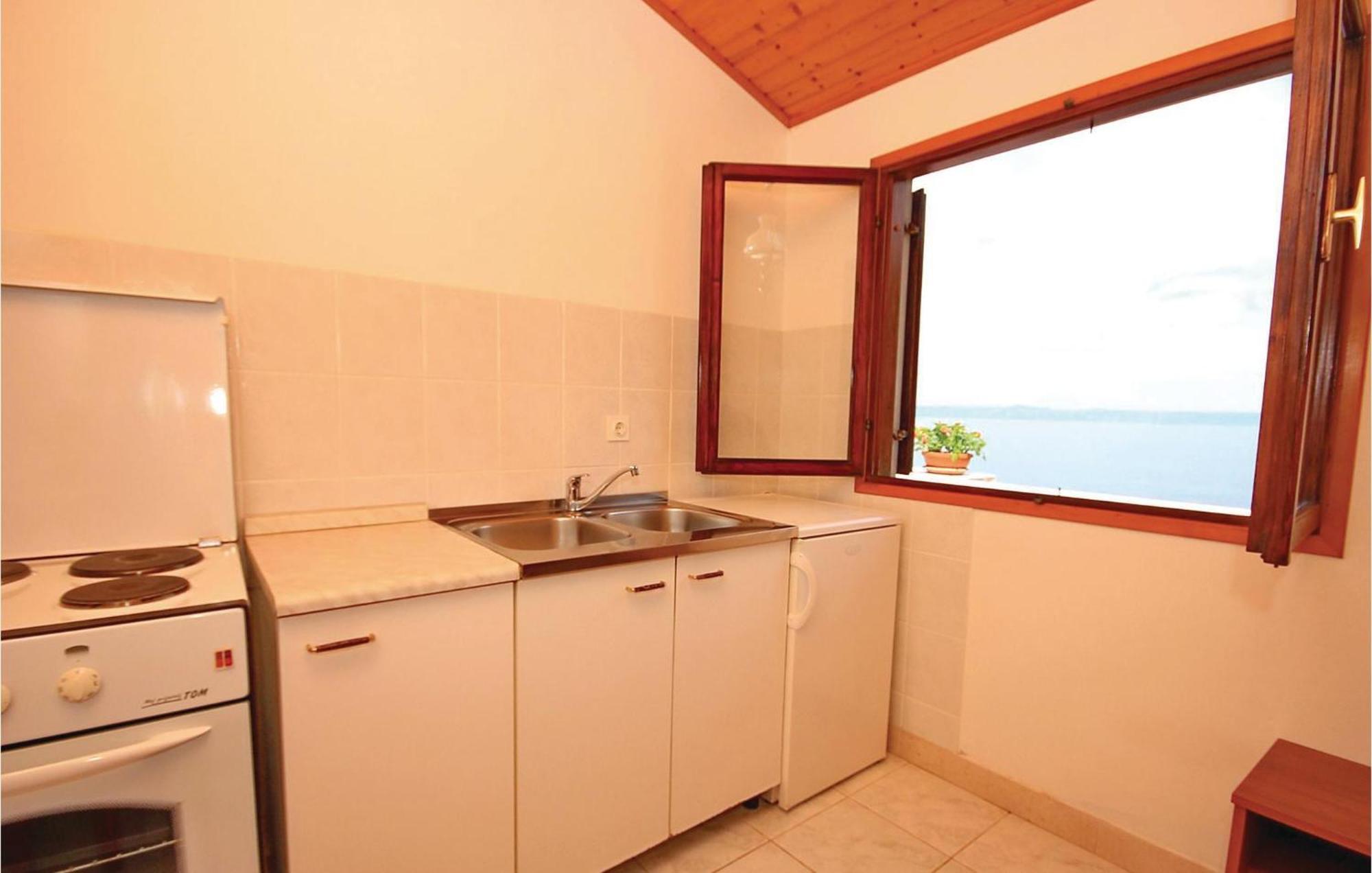Gorgeous Apartment In Prigradica With Kitchen מראה חיצוני תמונה