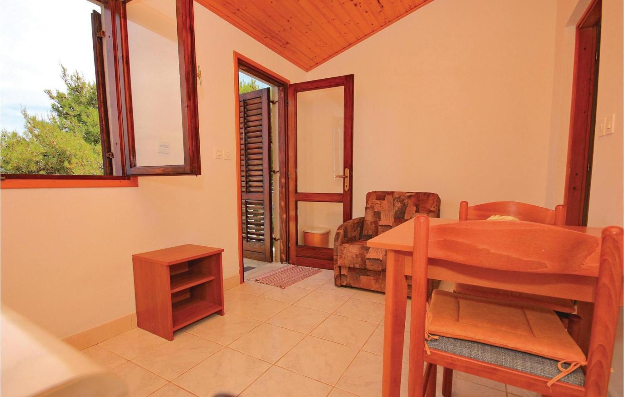 Gorgeous Apartment In Prigradica With Kitchen מראה חיצוני תמונה