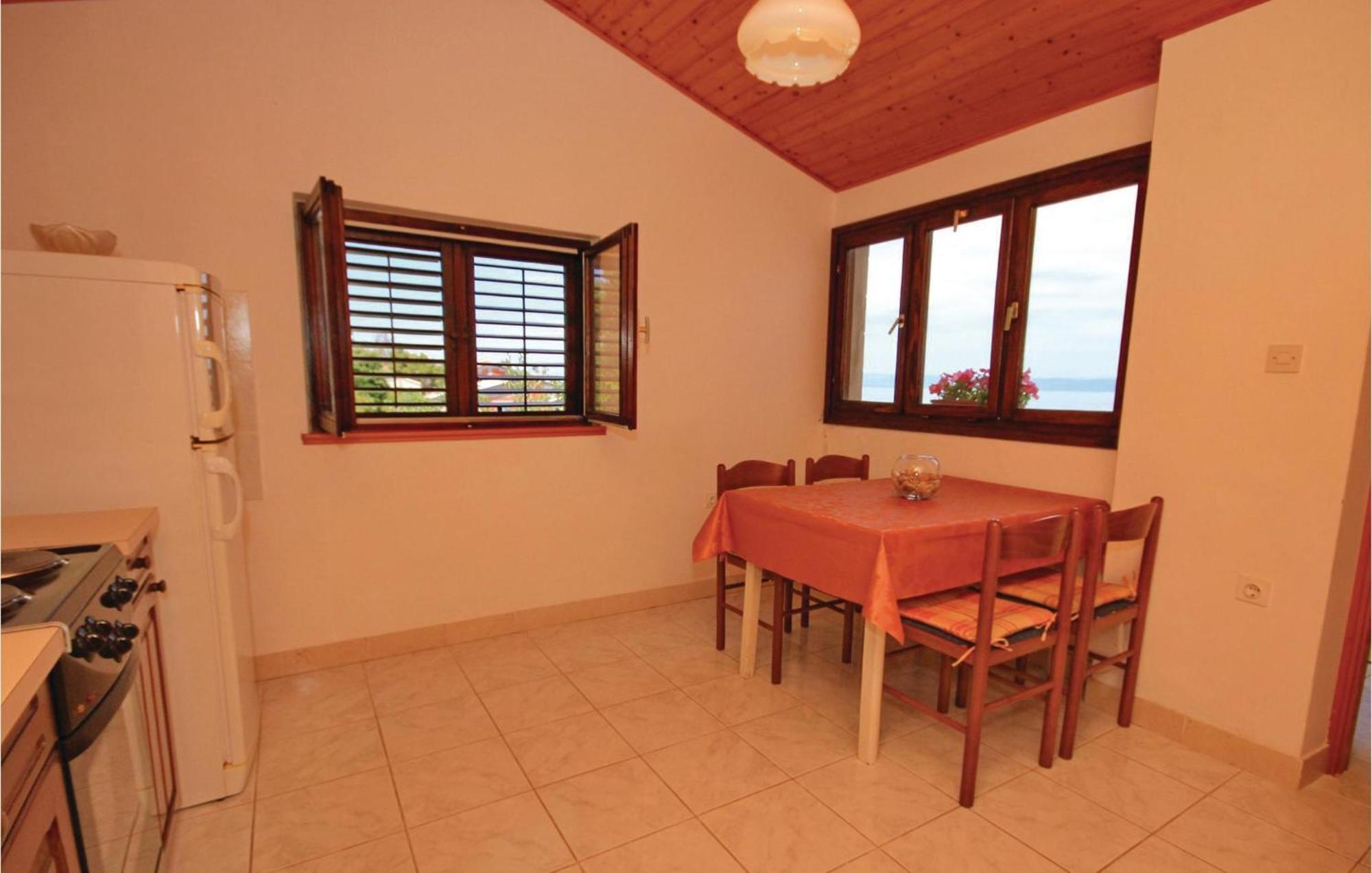 Gorgeous Apartment In Prigradica With Kitchen מראה חיצוני תמונה