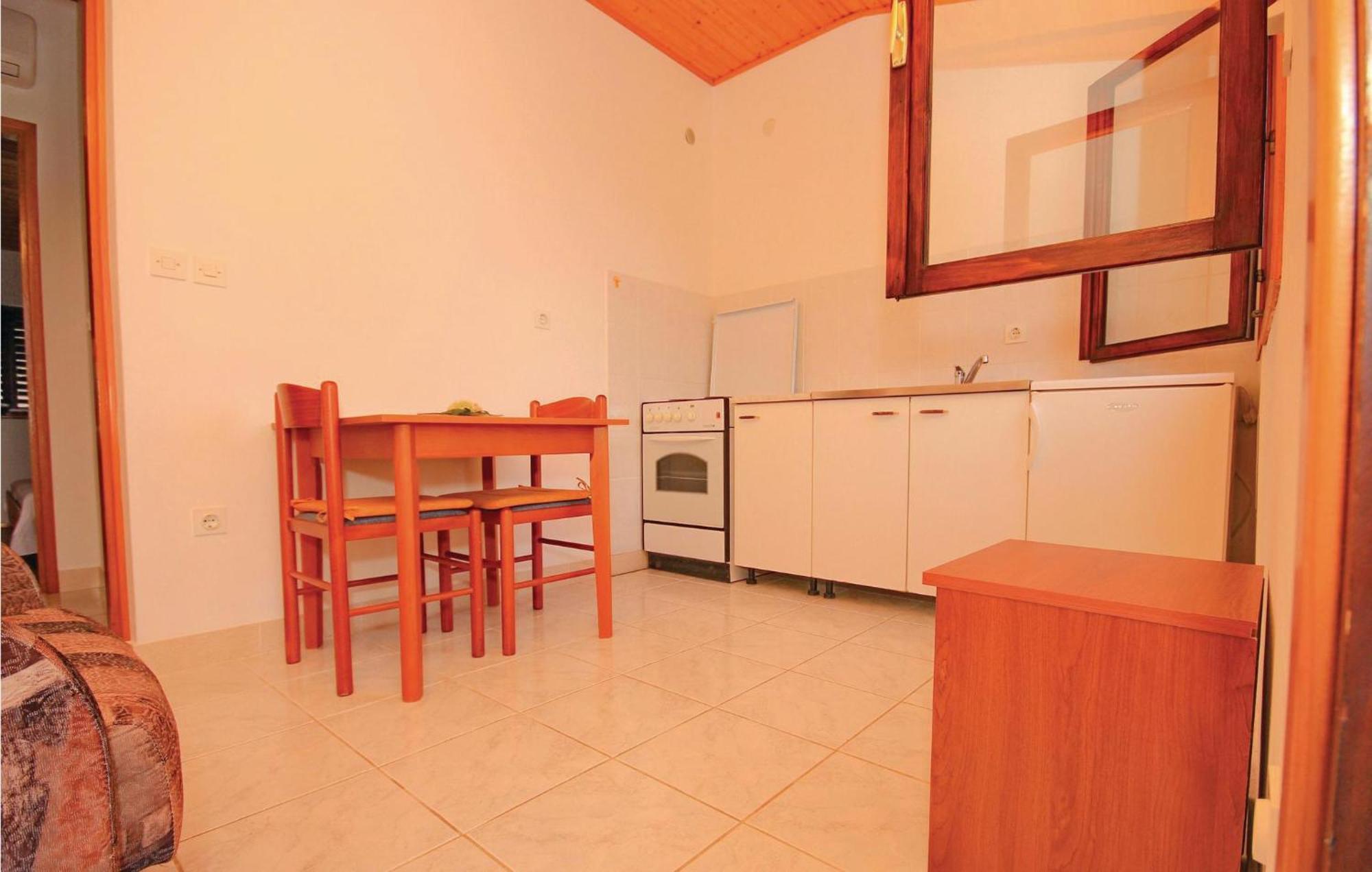 Gorgeous Apartment In Prigradica With Kitchen מראה חיצוני תמונה