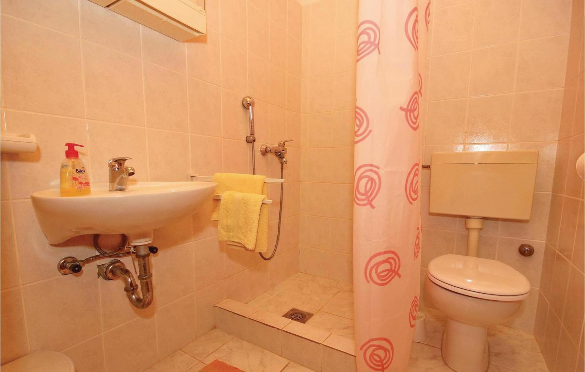 Gorgeous Apartment In Prigradica With Kitchen מראה חיצוני תמונה