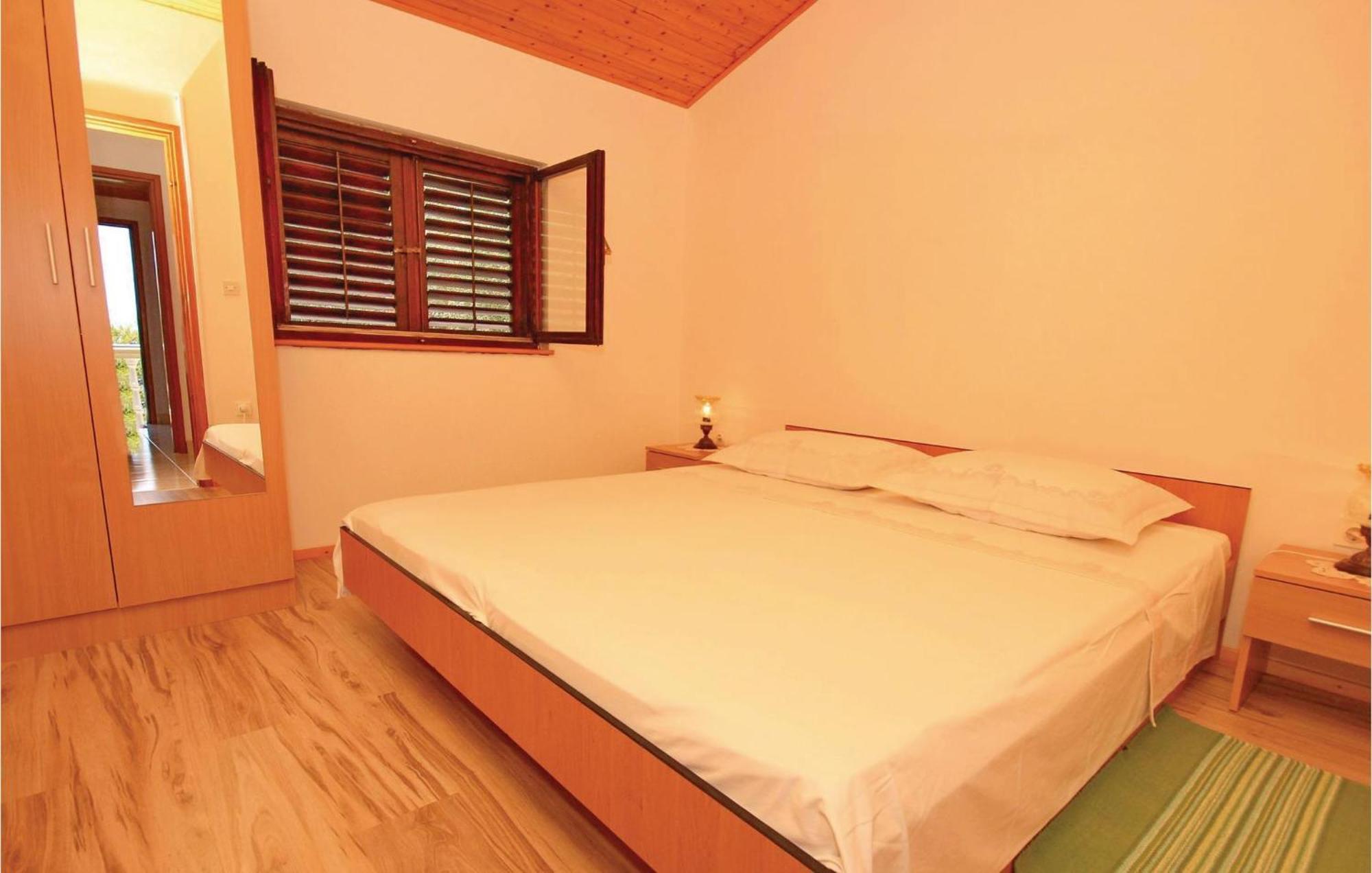 Gorgeous Apartment In Prigradica With Kitchen מראה חיצוני תמונה